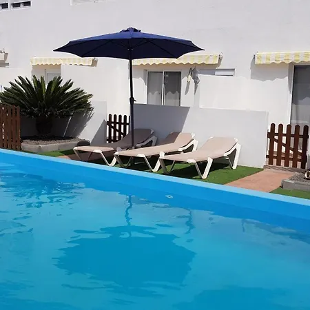 Kleine Mit Pool, Spielplatz & Boule Im Zentrum